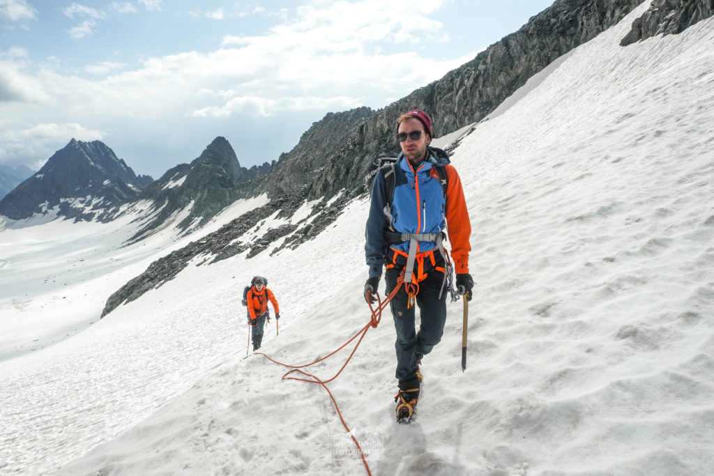Oberalpstock, Gletschertour, Trekking, Abenteuer, Seilschaft, Bergsteiger, Alpen